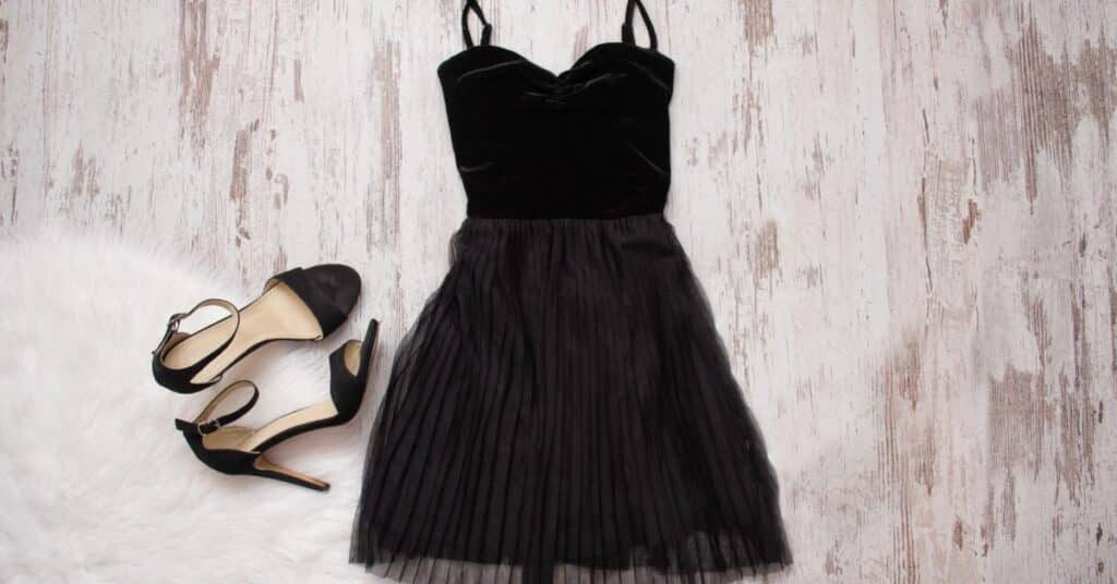השמלה השחורה הקטנה